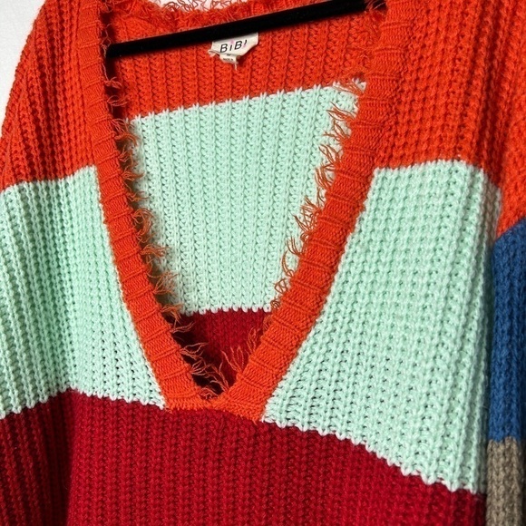 Bibi raw hem Colorblock Sweater cropped size medium - Picture 8 of 9